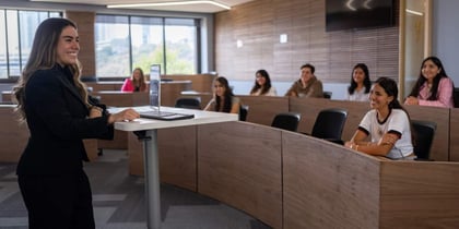 Estudiar una Licenciatura en Educación y trabajar: ¿es posible?