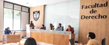¿Cuánto dura la carrera de Derecho en México?